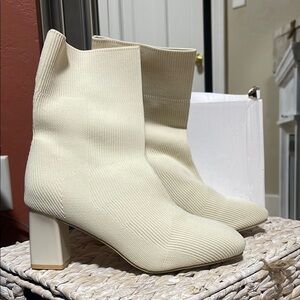 Elegant Cream Ankle Boots Size 41 8.5 US